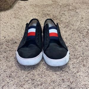 9.5 women’s Tommy Hilfiger black slip on shoes